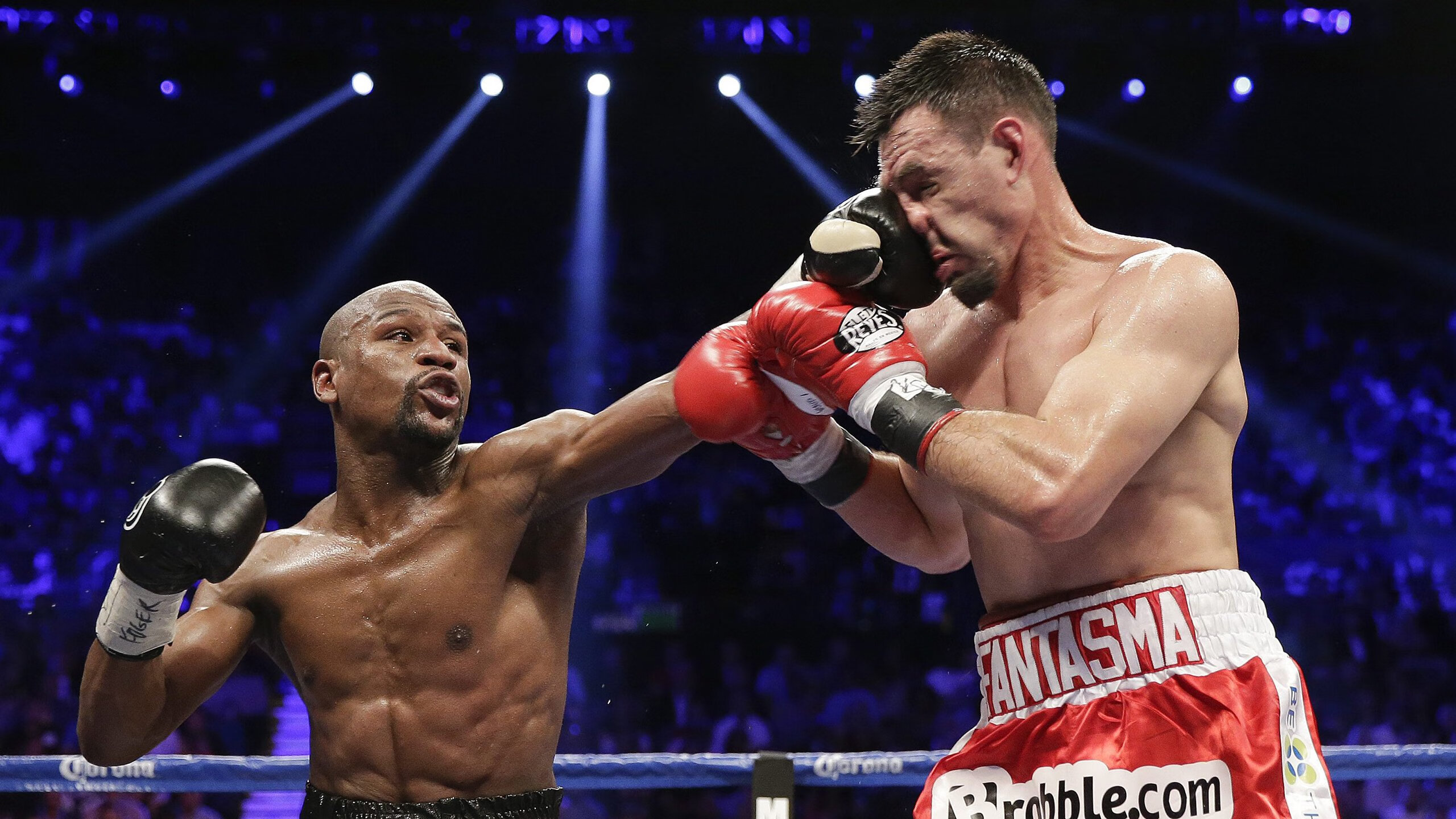 欧冠赛场外的商业活动同样吸引全球关注，欧冠比赛赛场